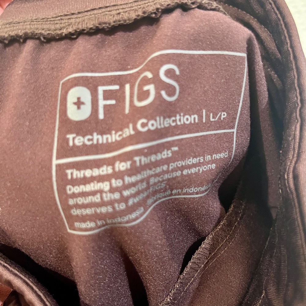 Figs Dark Brown scrub set - Picture 4 of 4